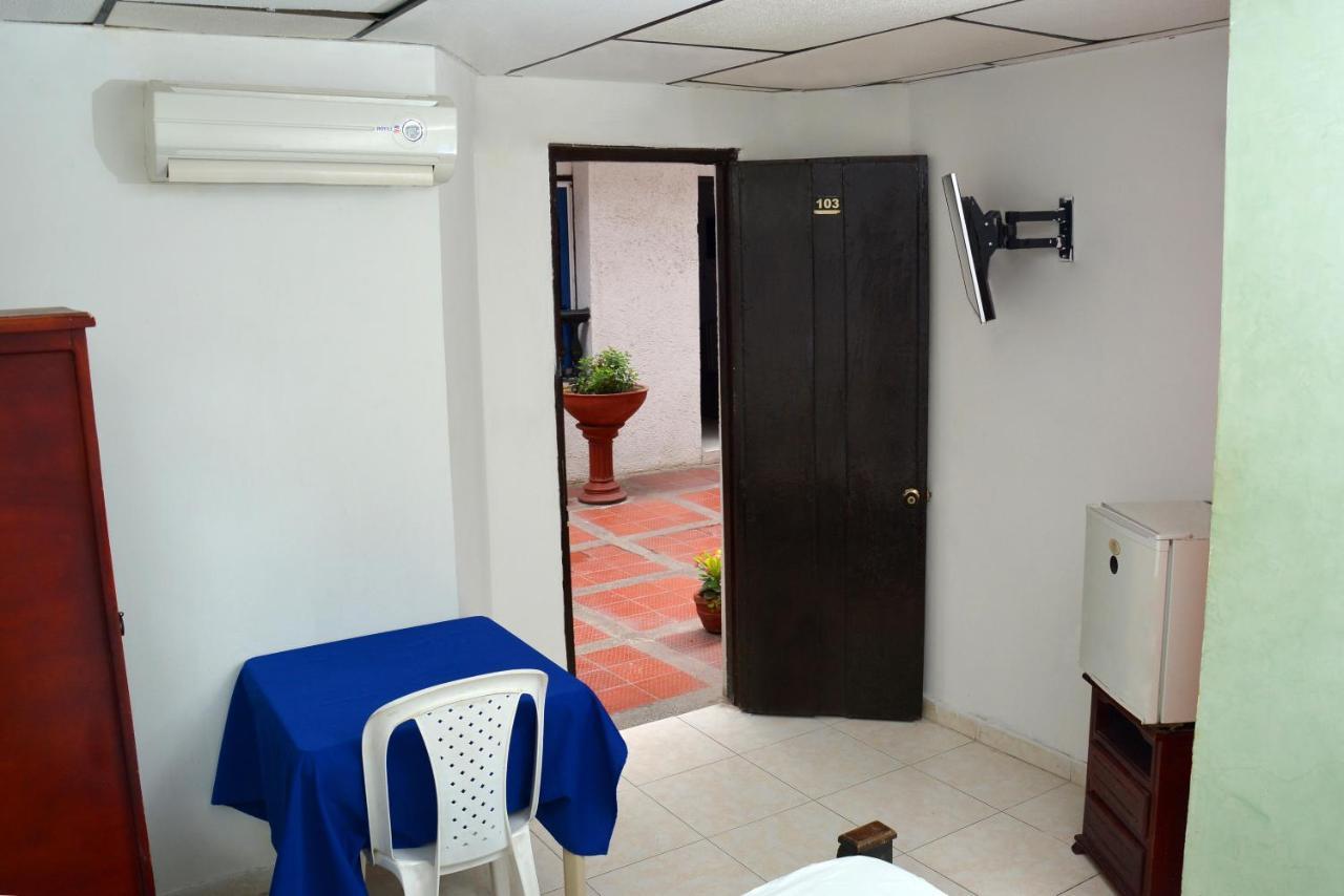 Hotel Andalucia Inn Santa Marta  Exterior photo